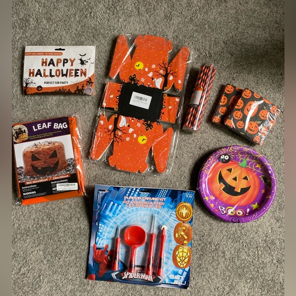 Halloween Lot - Picture 1 of 5